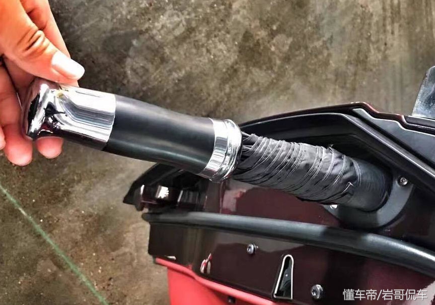 劳斯莱斯里边的一把雨伞几块钱,劳斯莱斯的车的雨伞10万元