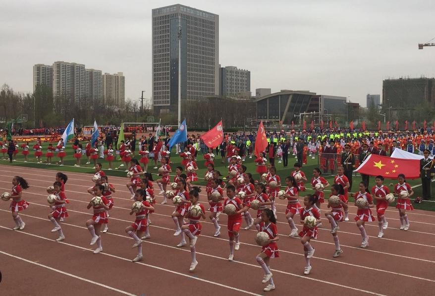 小学生运动会的童趣,有趣的运动会一年级小学生
