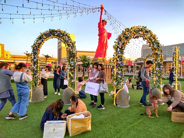 美式Outlet打造秋季最强摄影打卡点便是要你当网美拍不绝