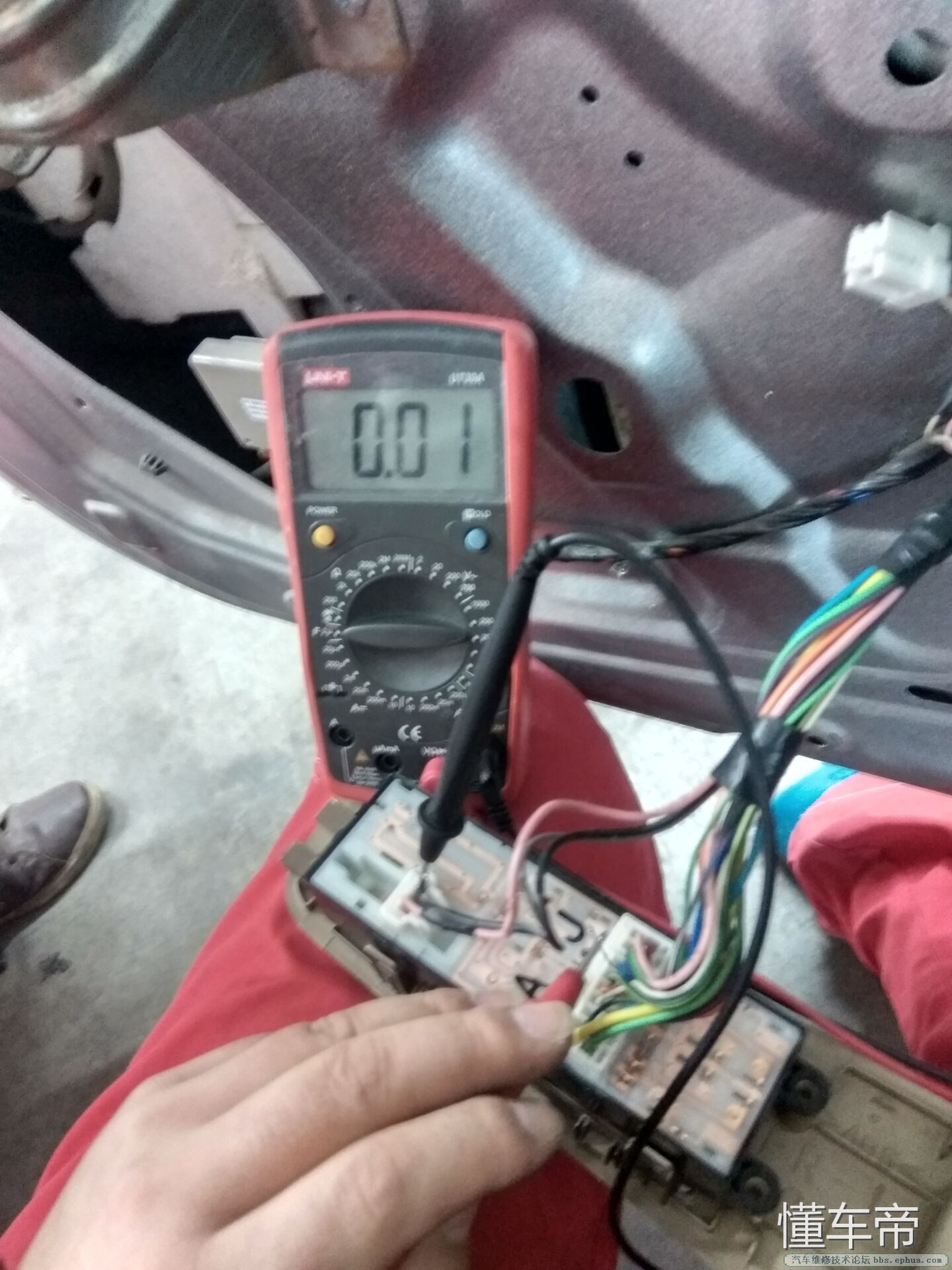 日产骊威驾驶窗无法升降怎么搞定,尼桑骊威左前玻璃升降故障维修