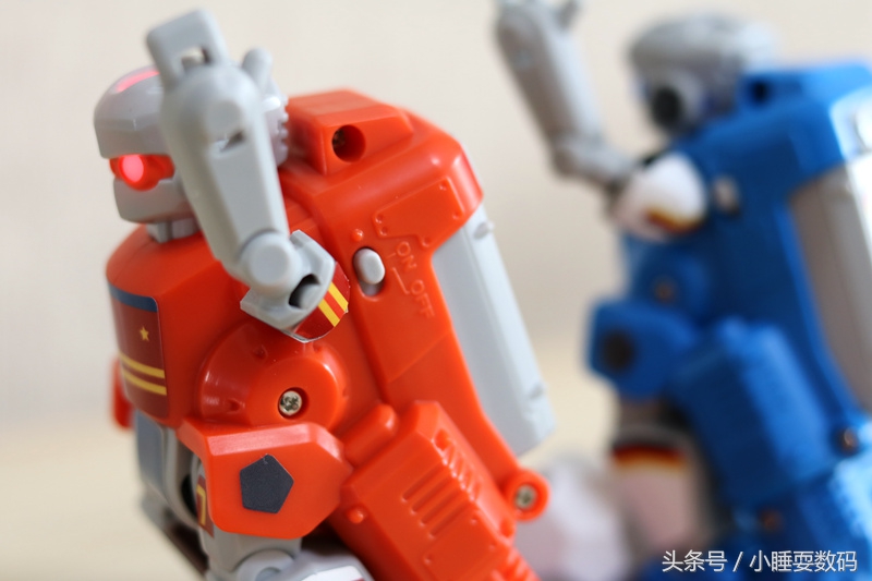 还记得儿时的大空翼吗？米家众筹新品SIMI足球机器人带你重温