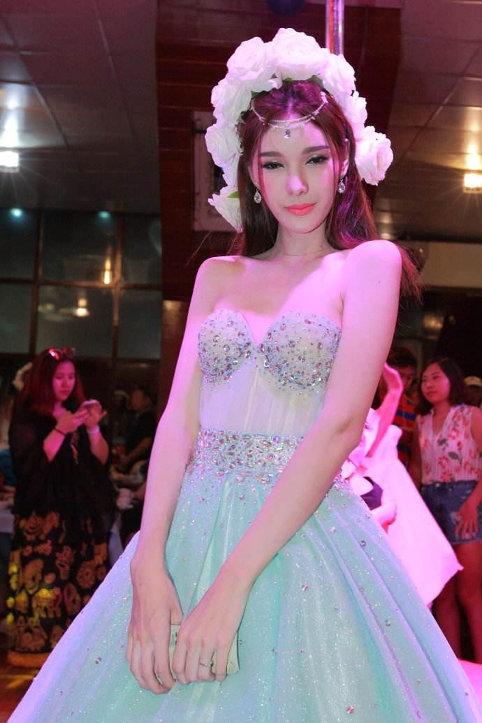 泰国“人妖”光鲜背后的辛酸史