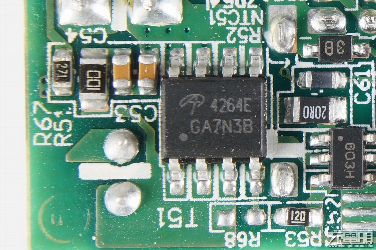 魅族充电器二换一,魅族原装充电器拆解