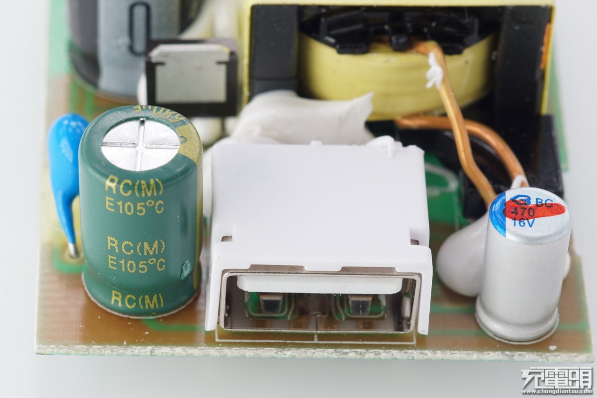 魅族充电器二换一,魅族原装充电器拆解