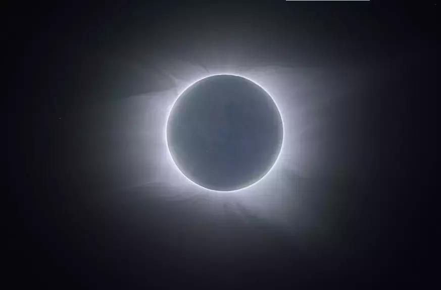 今天的太阳很特别,网友调侃:有妖怪!懂的人笑了:日晕三更雨