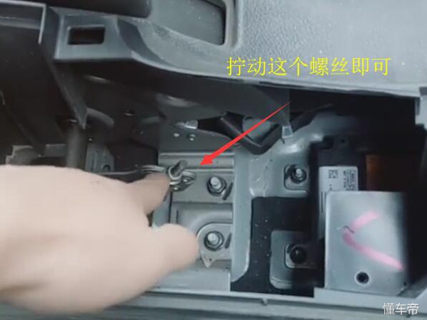 手刹不灵维修视频,机械手刹放不下去维修多少钱