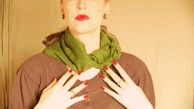 时尚高端珍珠扣丝巾高贵系法配饰,丝巾怎么系比较好看而且简单方便