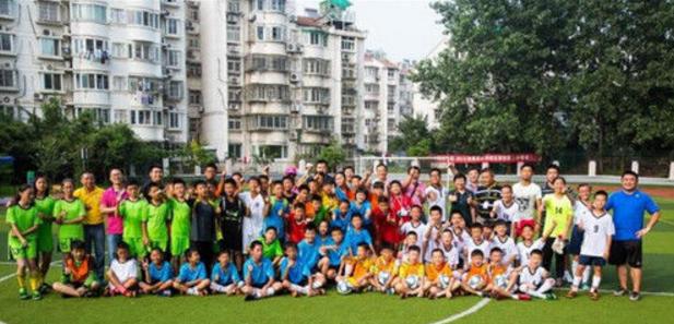 江苏校园足球体制日渐完善13岁学生踢进专业队学习和训练可兼顾