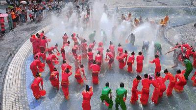 对不起！我要请假回家过泼水节，不然我们寨子要输了！