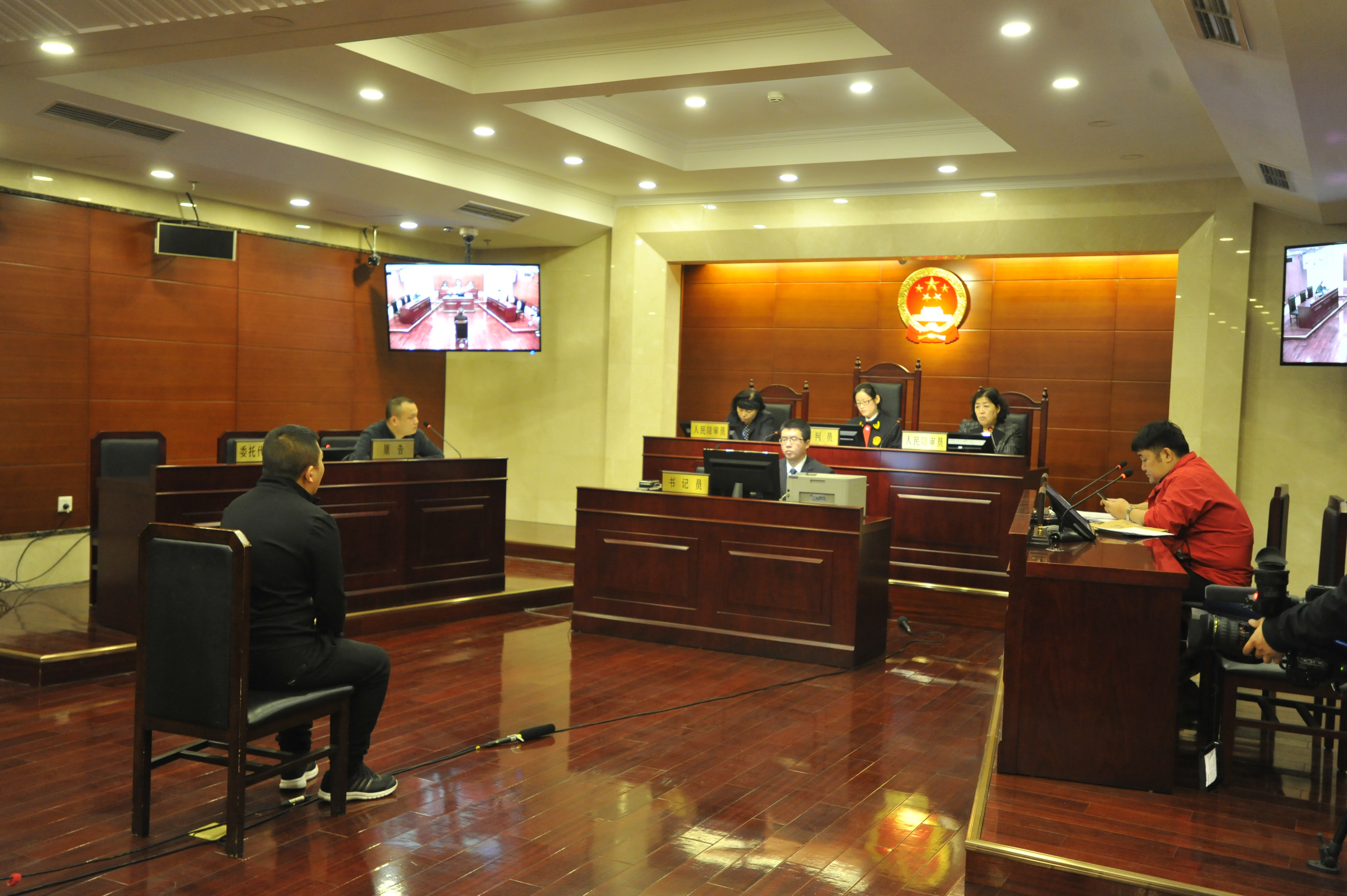 神州专车被指因司机营运额低“违法”解约法院：劳动关系认定难、保证金退还难有损互联网平台从业者权益