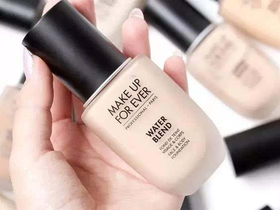 不脱妆用什么粉底,粉底推荐保湿持久不脱妆