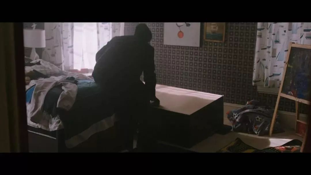 看完这个视频你还敢这样用手机吗,看完这部电影你还敢玩手机吗