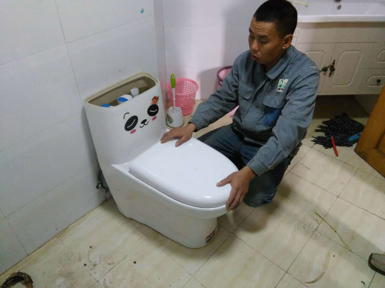 抽水马桶一直漏水怎么解决,抽水马桶安装的方法