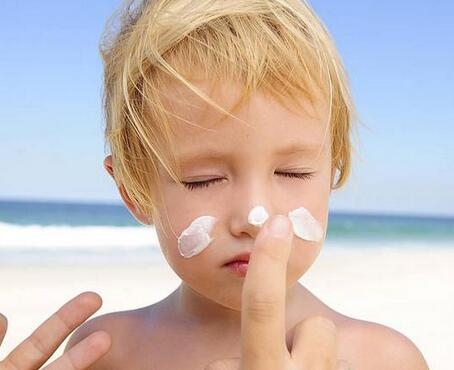 为什么涂了防晒霜还会黑,防晒霜到底能防晒黑吗