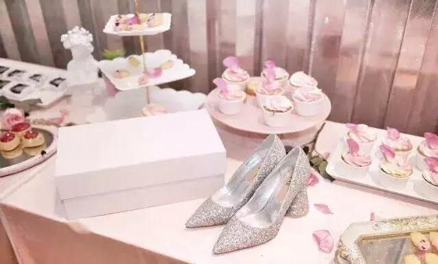 大学女教师辞职出道,大学女教师辞职