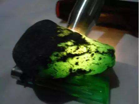 辨别原石真假最简单方法,原石怎么看真假鉴别方法