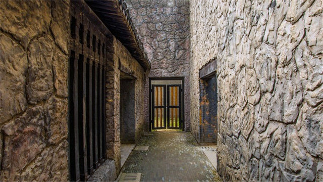 清朝监狱实况，女子脸上为啥要涂满黑灰？真相很冷血