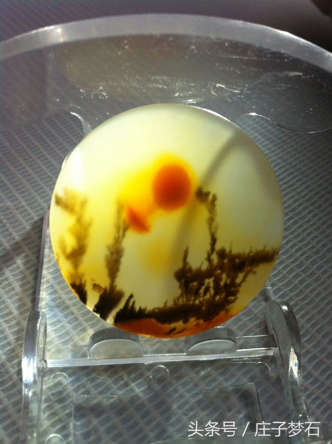 冰种黄龙玉带水草图片,黄龙玉水草花拍出天价