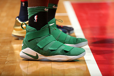 nba赛场球鞋特写,安踏kt8纪念科比