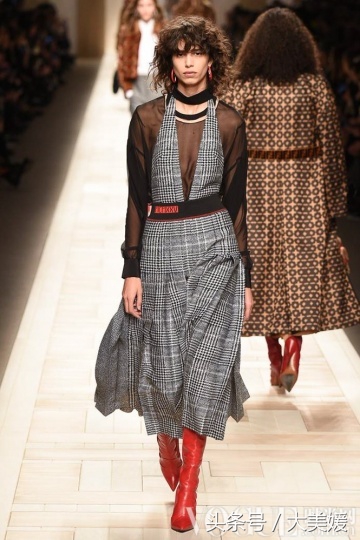 fendi女装2017秋冬高级成衣大秀,fendi高定服装价格