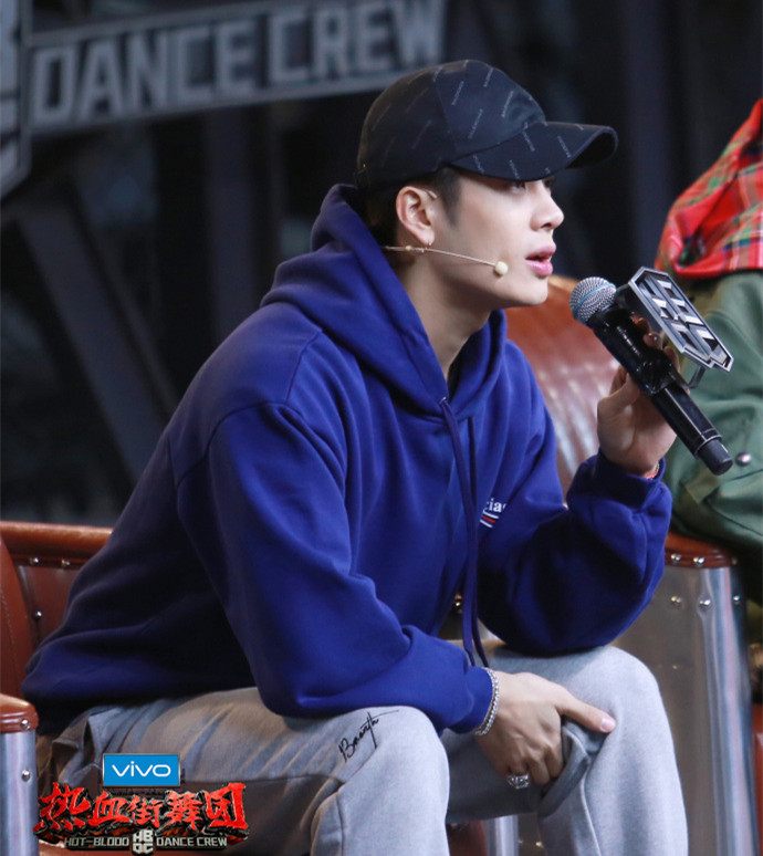 范丞丞盲盒手办乐华,范丞丞易烊千玺朋友请听好头像