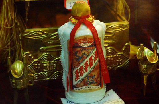 奢侈丨瓶身内置施华洛奇水晶的酒，一瓶100万美金