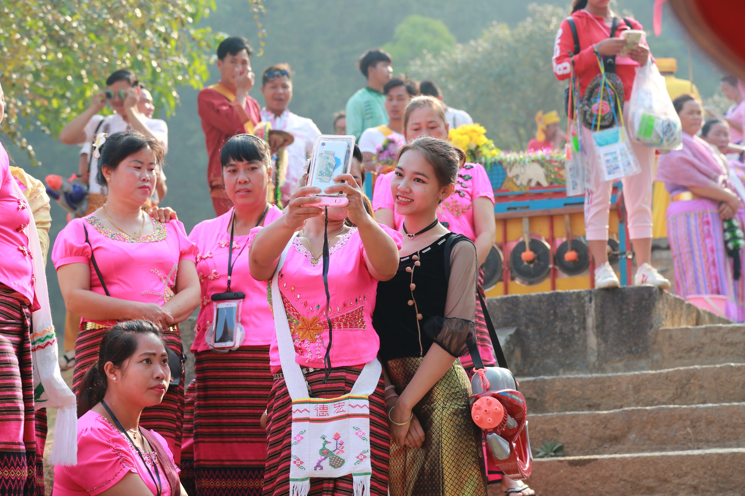 景洪泼水节今年还过吗,连山原生态景区皇后山泼水节