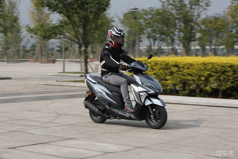 新大洲本田rx125裂行哪种颜色好看,新大洲本田裂行rx125和铃木uy125