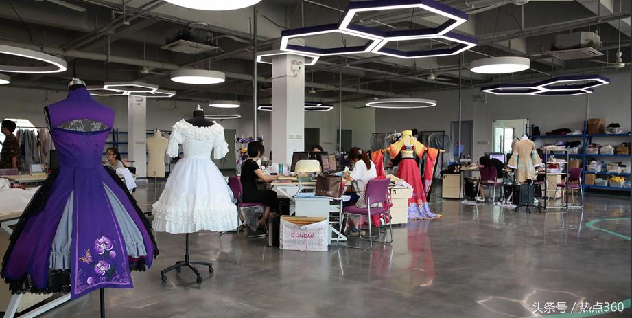 为爱好正名，大雨之夜被家人拒之门外，3女孩5年做到cos类目第一