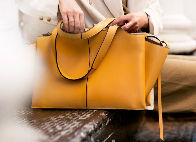 不管是LV还是VL,只要靠自己努力买的，就是可贵的！