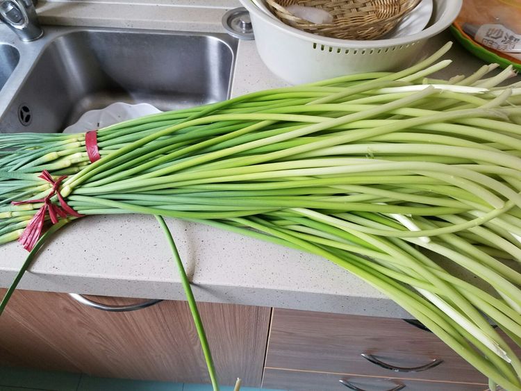 正宗腌制蒜苔不用切10斤方法,腌长蒜苔的正确方法