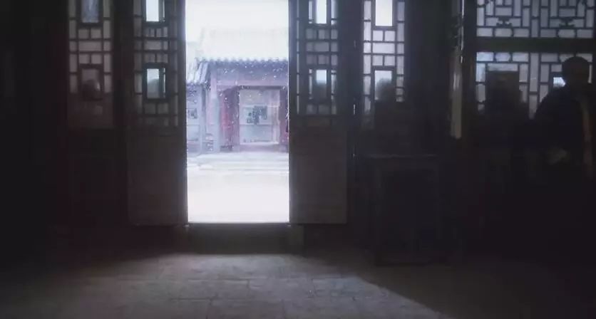 口欲的施虐到*欲情**的压抑，从程蝶衣的阉割到真虞姬的自刎