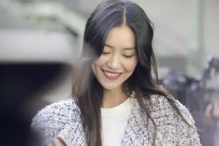 贫穷限制了我的想象香奈儿,明星上大学用香奈儿