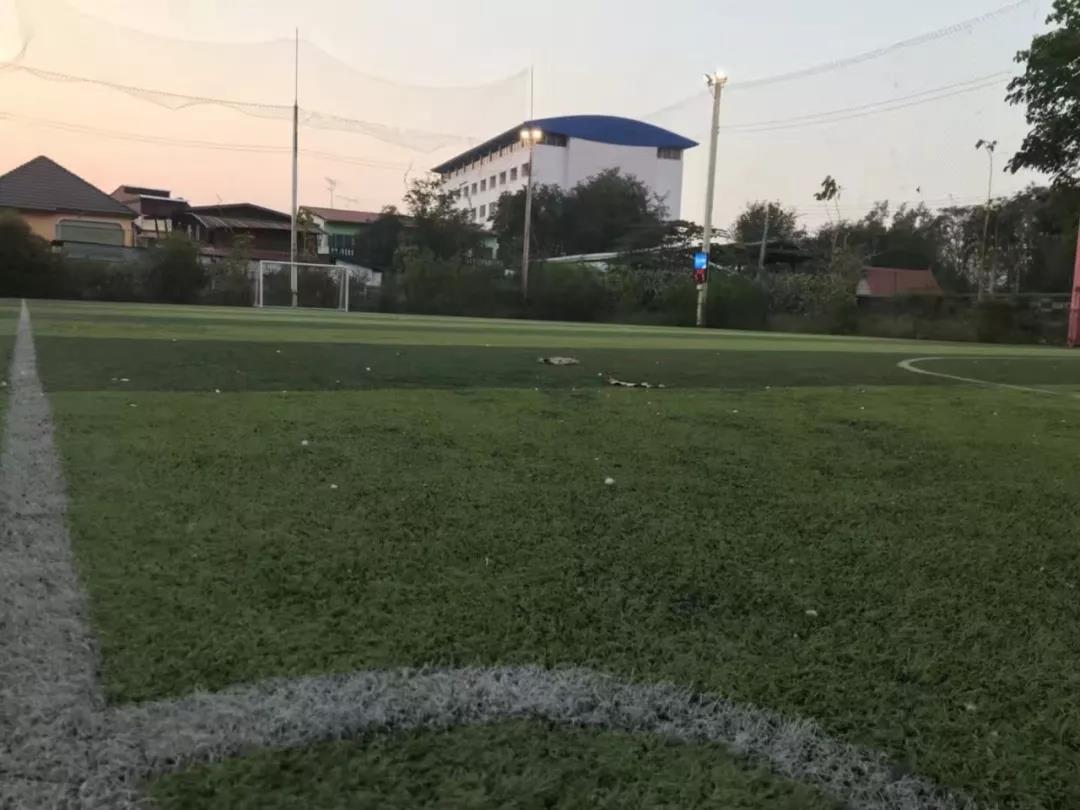 盘点：炼尸房边、大海之滨和群山环绕的泰国十大神奇球场