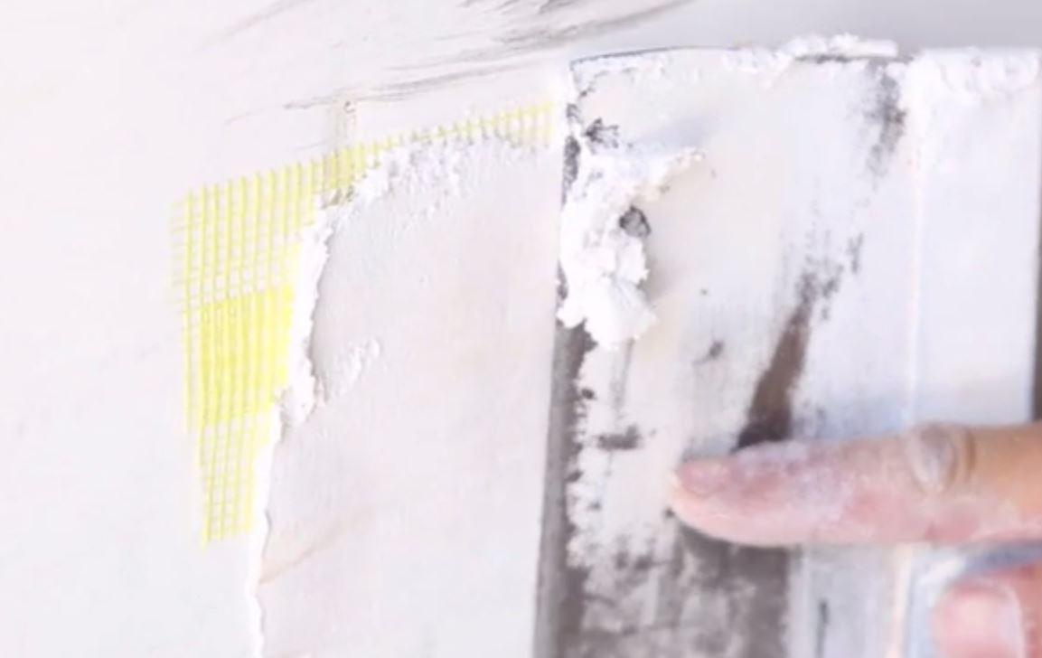 如何修补墙面上的大洞?美国专业的装修师傅都这样做!