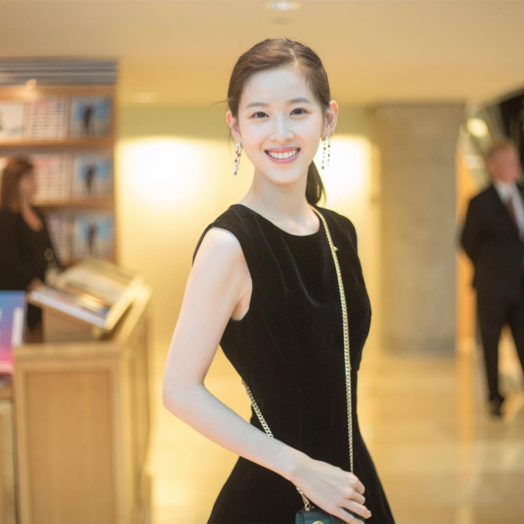 27岁奶茶妹妹身价,奶茶妹妹章泽天如何拥有500亿