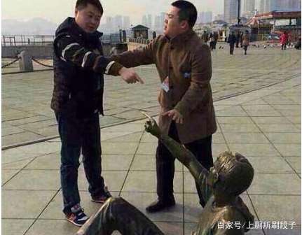 开心一刻：昨晚岳父在隔壁王哥家喝多了，回来后误把嫂子认成岳母