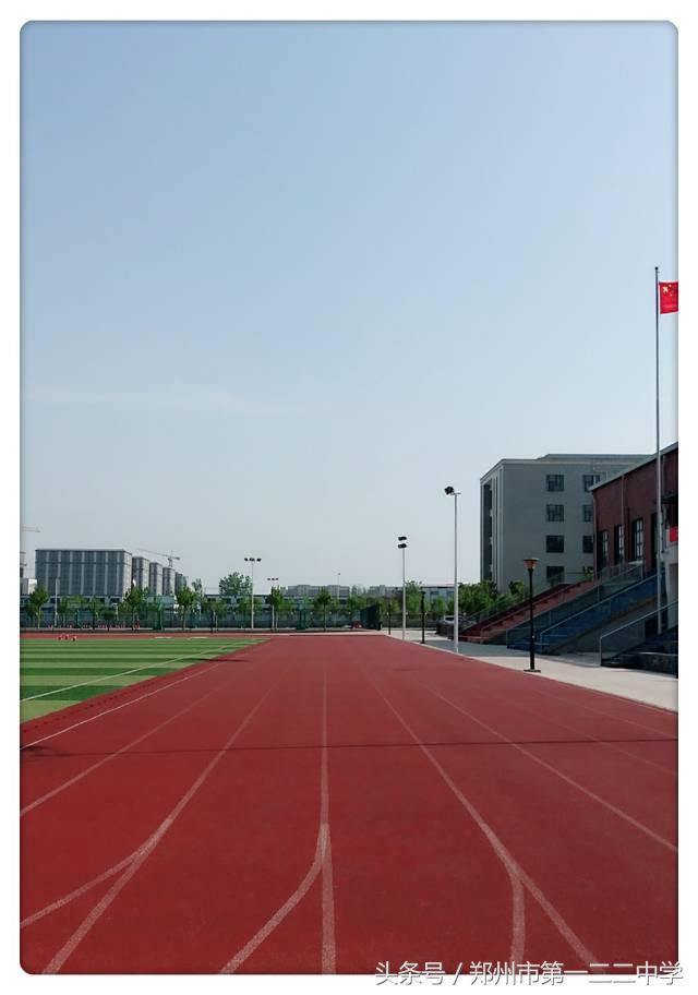 挥洒汗水敢于拼搏,挥洒汗水奋勇拼搏