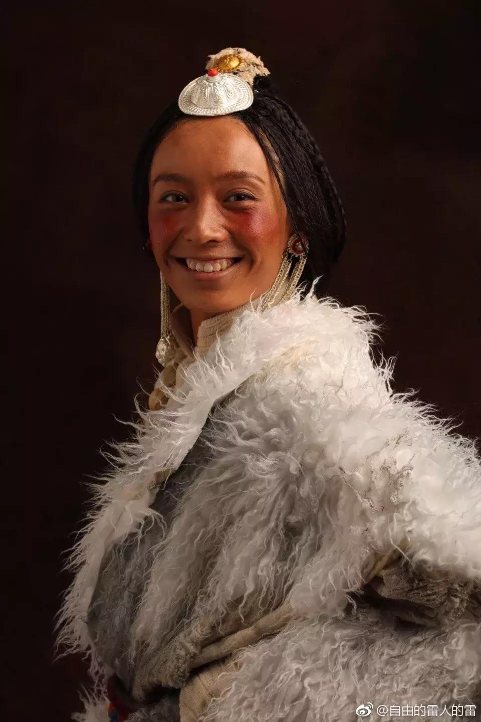 美女画家月入十万,假的