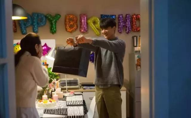 北京女子图鉴送包,北京女子图鉴背着假包