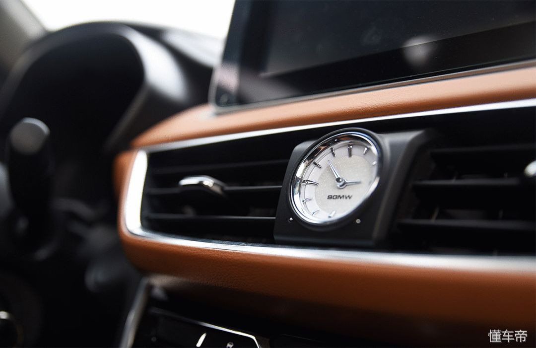 宏光suv新款多少钱,6万元左右的suv五菱宏光s