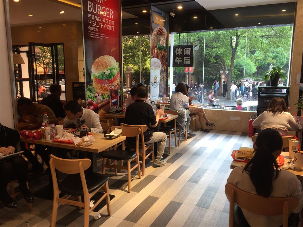 这家汉堡店，逼格高过咖啡馆，打败了麦当劳！