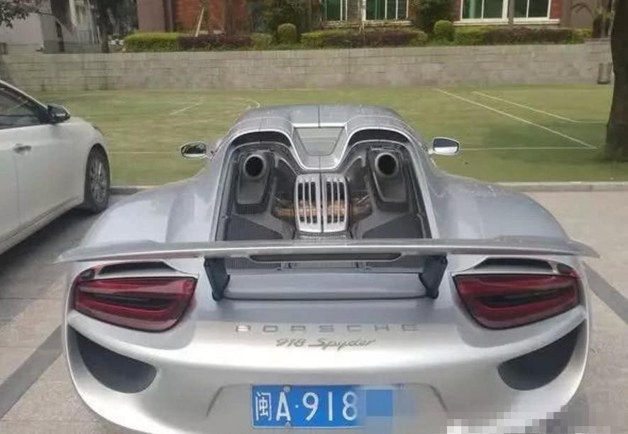 国内唯一一辆保时捷918绿色,一辆保时捷918多少钱