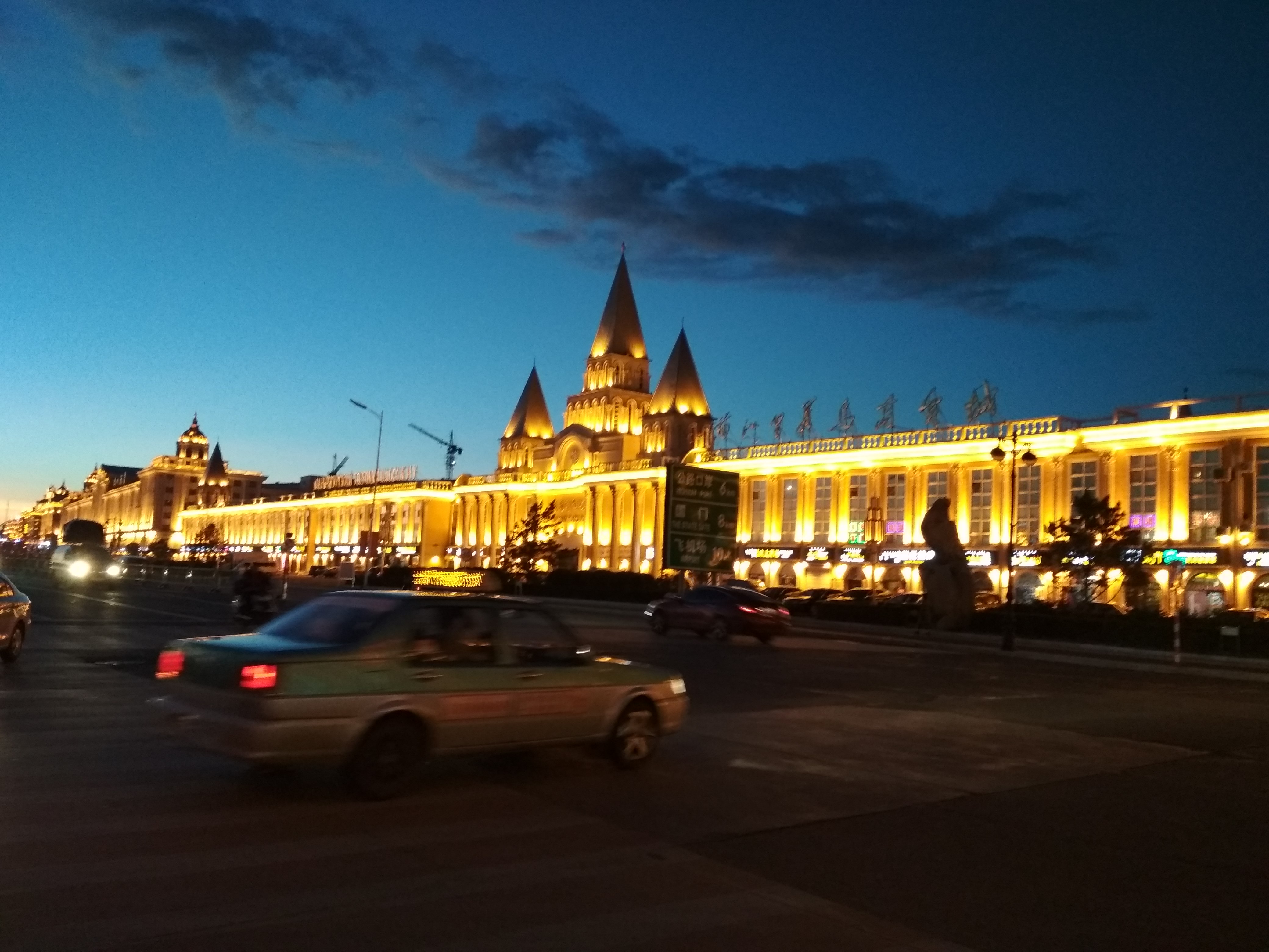 上天堂下苏杭不如这里灯火辉煌城中一萌宠出没比光头强可爱