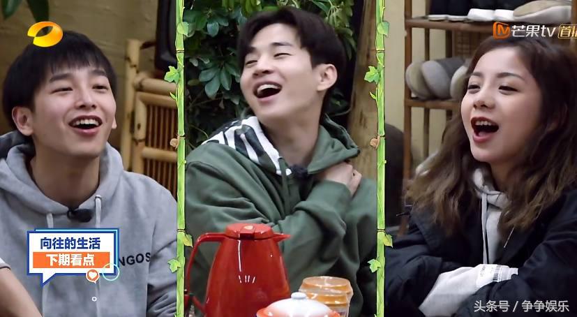 张杰用方言说话被何炅一秒认出,张杰参加节目全程说英语还被认出