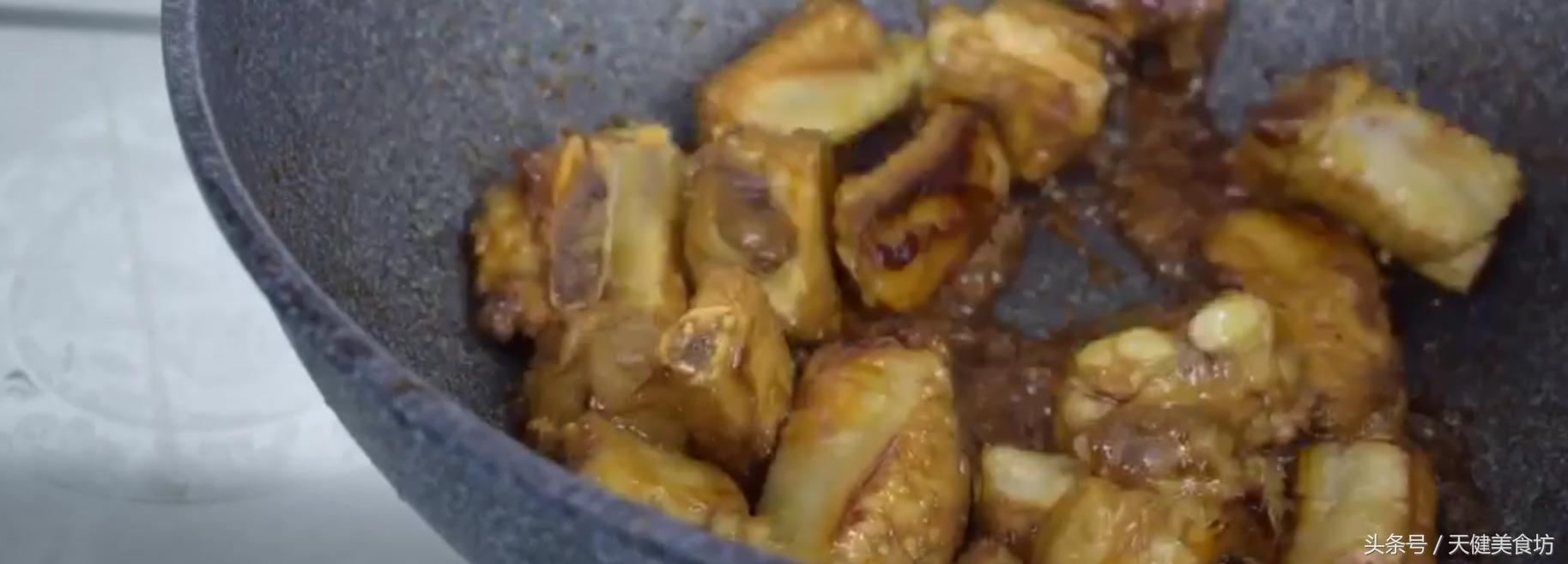 营养美味的排骨焖饭你值得拥有,爱吃排骨的要收藏一道红烧排骨