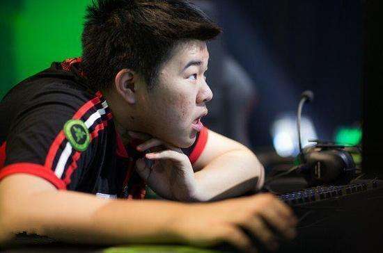 韦神带发姐吃鸡是哪天,韦神和发姐直播谈开挂