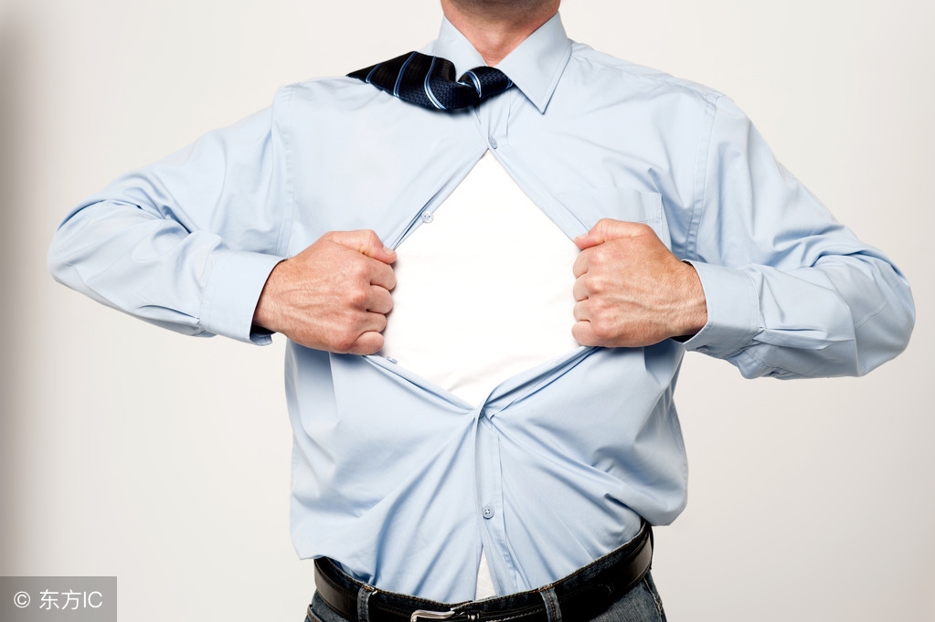 白色纯棉t恤上的污渍怎样洗干净,白色t恤洗不干净怎么办