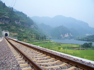 渝贵铁路经过哪些城市,川渝铁路中国第一条铁路