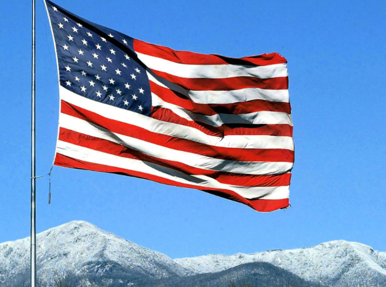 新四军帽子五角星为什么是绿色的,二战时期日军制服帽子上的五角星